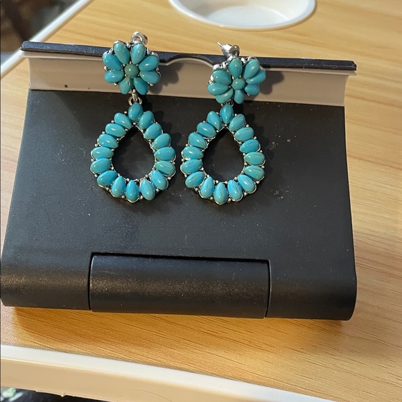 Mystique Boutique Turquoise Floral Earrings - Picture 1 of 3
